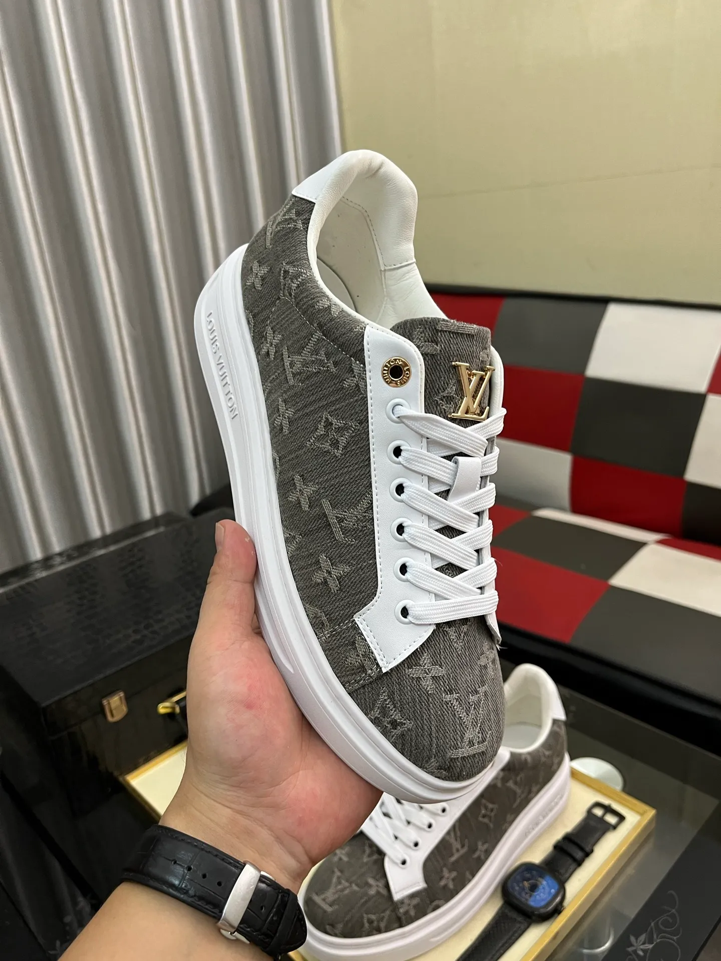 Men's shoes 💰400⌚️⌚️LV Louis Vuitton. The latest trendy casual shoes are popular in physical stores in sizes 38-44. New spring and summer comfortable imported custom original cowhide, unique jacquard fabric element design. Paired with sheepskin lining, Lv original bottom, [taiyang][taiyang] high-end packaging and high quality💪Details determine the quality, you can enter and leave the counter at will, welcome to compare🇮🇹